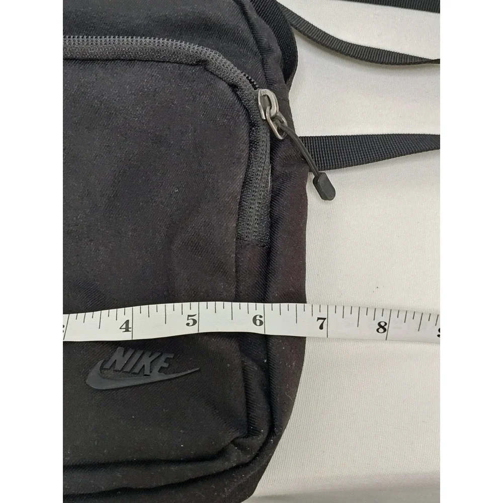 Nike Tech Black unisex Crossbody Travel Bag Adjustable Strap Lightweight BA5268‎